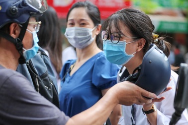 Chọn đại học hay trường nghề: "Bố không thể sống thay con được!"