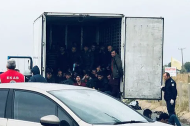 Hy Lạp phát hiện 41 người di cư trốn trong xe đông lạnh