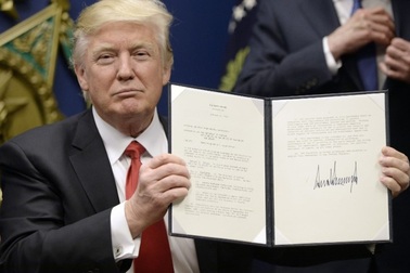 Mỹ ngừng lệnh cấm người tị nạn