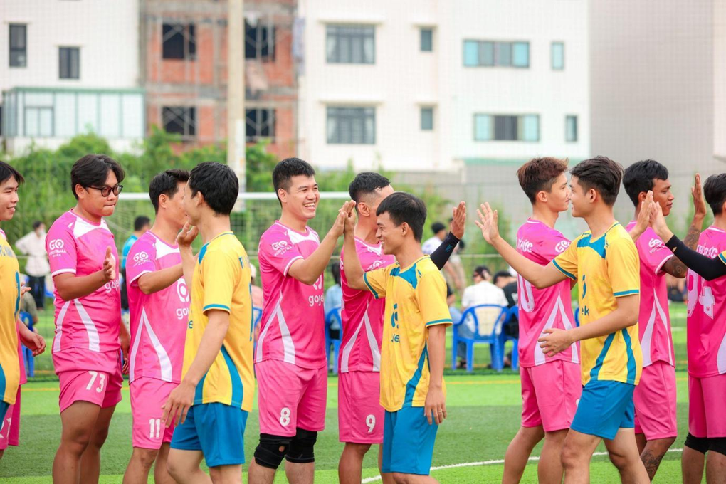 Tài xế công nghệ tranh tài trong trận chung kết giải bóng đá Gojek - 3 Tài xế công nghệ tranh tài trong trận chung kết giải bóng đá Gojek - 3