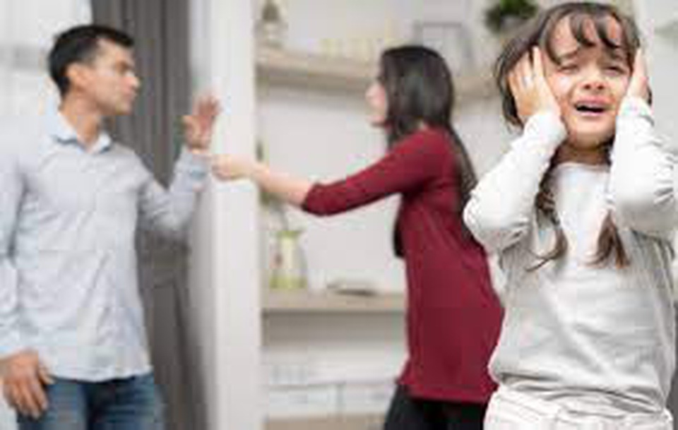 Vì sao nhiều người chồng hoặc vợ sợ về nhà, con cái cũng chỉ muốn sổ lồng bay đi? - 2 Vì sao nhiều người chồng hoặc vợ sợ về nhà, con cái cũng chỉ muốn sổ lồng bay đi? - 2