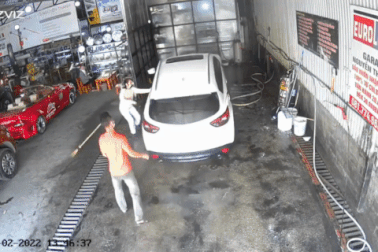 Người trong nghề nói gì về tranh cãi ô tô trôi khi thợ nâng cầu rửa xe