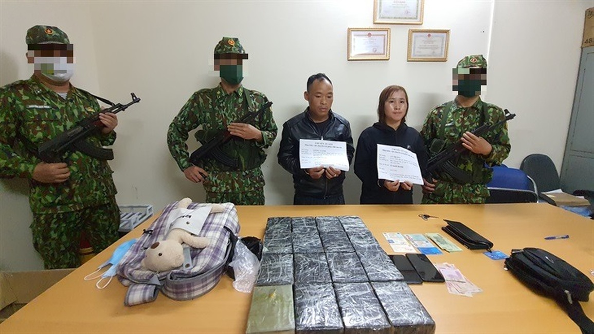 Đặc nhiệm bắt 2 đối tượng, thu giữ 32 bánh heroin  - 1