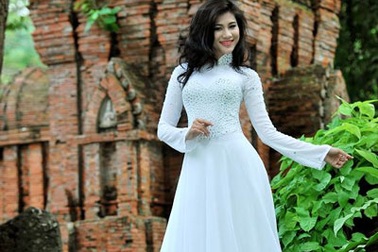 Siêu mẫu Kim Dung dịu dàng với áo dài