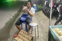 Xác minh người đàn ông khuyết tật bị giật 200 tờ vé số ở TPHCM