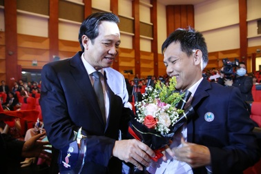 "64 tấm gương thanh niên khuyết tật là động lực cho những người còn tự ti"