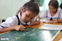 Cô giáo 25 năm đứng lớp: "Tôi luôn mong muốn tiếng Chăm được bảo tồn"