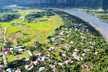 Độc đáo khu rừng Cấm giữa làng "cất giấu" hàng trăm cây gỗ quý