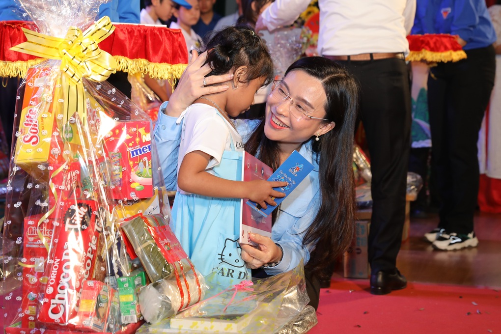 Hội đồng Đội đang bảo trợ 816 thiếu nhi mồ côi do đại dịch Covid-19 - 1 Hội đồng Đội đang bảo trợ 816 thiếu nhi mồ côi do đại dịch Covid-19 - 1