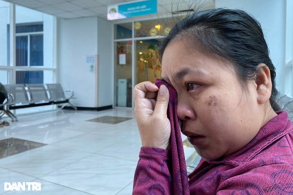 Không tiền chữa trị, bé trai 1 tuổi đang chết dần - 2 Không tiền chữa trị, bé trai 1 tuổi đang chết dần - 2