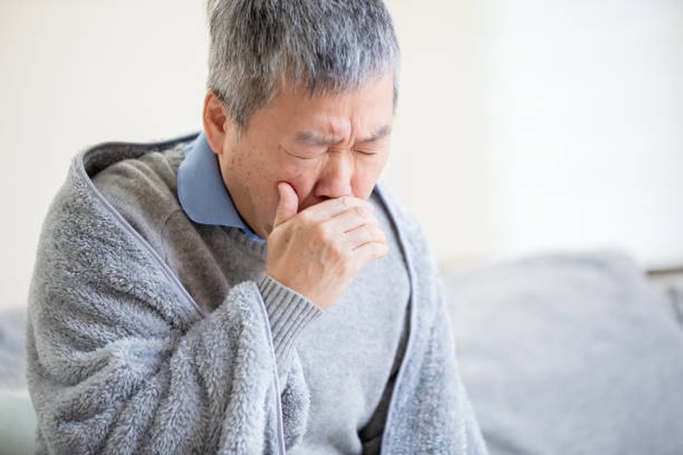 Lờ đi tình trạng ho khan, người đàn ông lỡ giai đoạn vàng chữa ung thư - 1 Lờ đi tình trạng ho khan, người đàn ông lỡ giai đoạn vàng chữa ung thư - 1