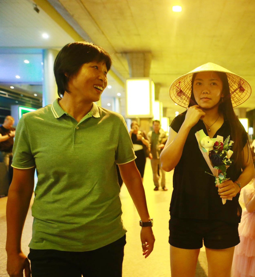 Huỳnh Như về nước, hạnh phúc sau thành công cùng Lank FC - 4