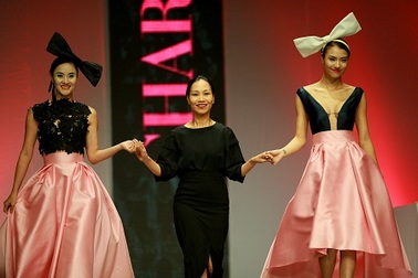 Đêm thời trang bay bổng của chất thơ và truyền thống