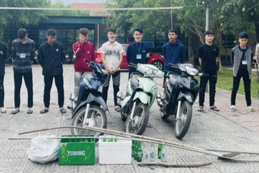 Nhóm thanh niên mang dao phóng lợn đi tìm đối thủ sau mâu thuẫn trên mạng