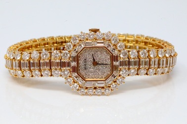 Đại gia chi hơn 7 tỷ đồng để mua đồng hồ của hoàng gia Việt thời xưa