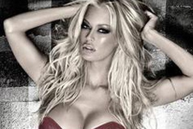 Ngôi sao phim sex đẻ sinh đôi