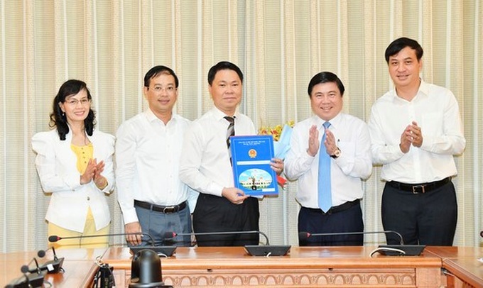 Bổ nhiệm ông Trần Hoàng Quân giữ chức Giám đốc Sở Xây dựng TP.HCM - Ảnh 2. Bổ nhiệm ông Trần Hoàng Quân giữ chức Giám đốc Sở Xây dựng TP.HCM - Ảnh 2.