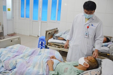 Người đàn ông bị thang máy kẹp vỡ hộp sọ