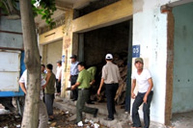 Hà Nội: Thu giữ một kho gỗ trắc “khổng lồ”