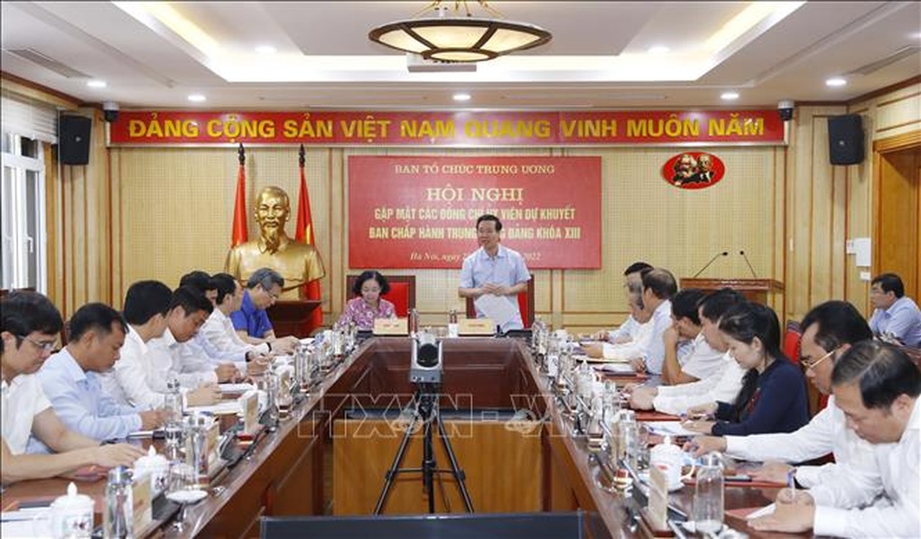 Bồi dưỡng các Ủy viên dự khuyết Trung ương là đào tạo cán bộ cho Đảng - 1 Bồi dưỡng các Ủy viên dự khuyết Trung ương là đào tạo cán bộ cho Đảng - 1