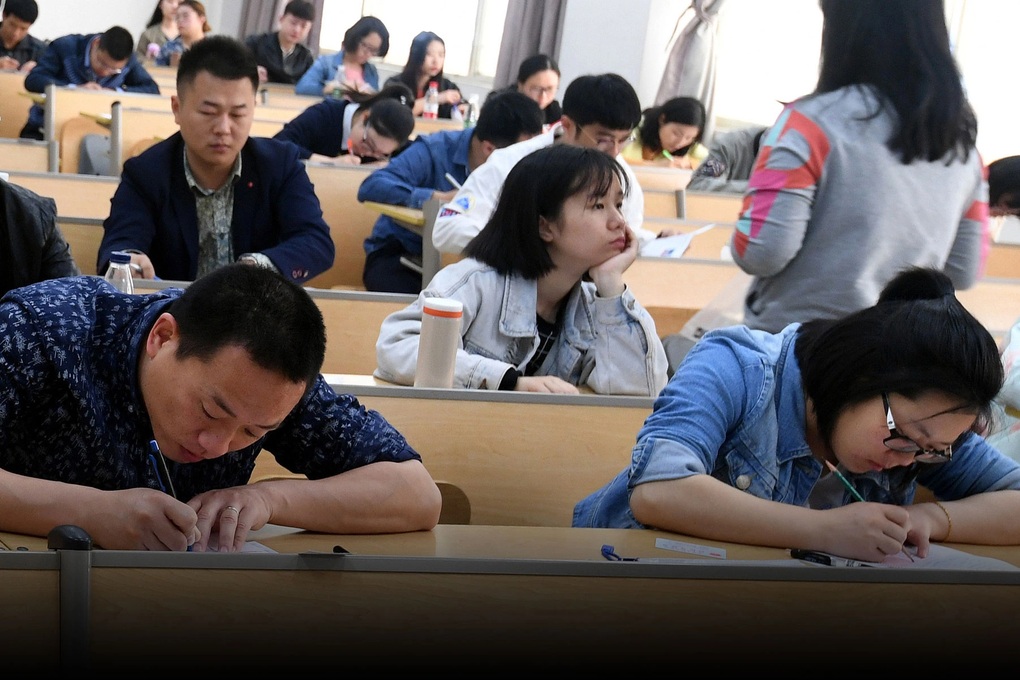 Trung Quốc nới trần tuổi tuyển dụng công chức - 1 Trung Quốc nới trần tuổi tuyển dụng công chức - 1