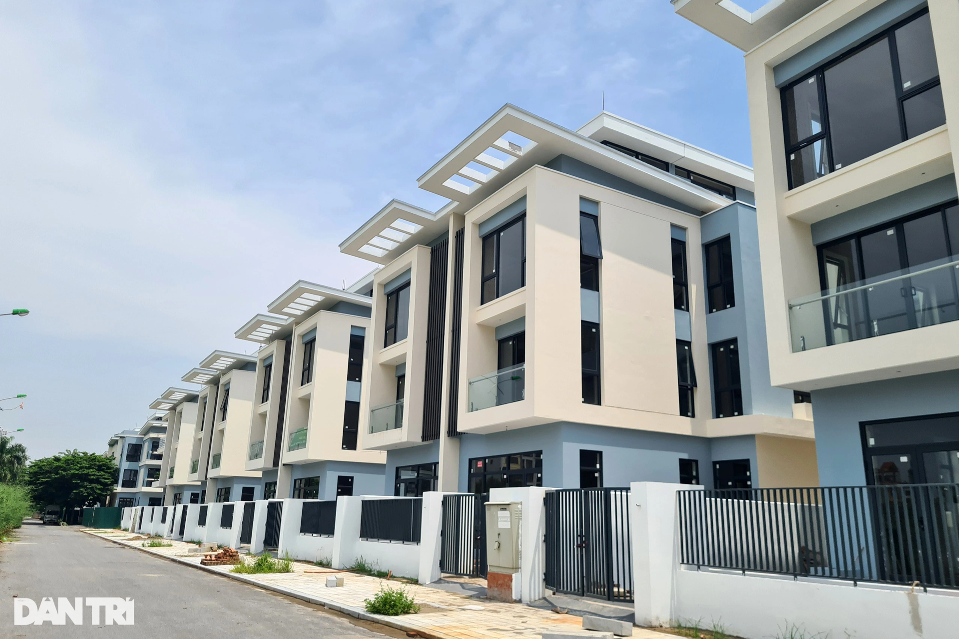 Biệt thự, liền kề vắng người ở sau sốt nóng, tăng giá chục tỷ đồng - 6 Biệt thự, liền kề vắng người ở sau sốt nóng, tăng giá chục tỷ đồng - 6