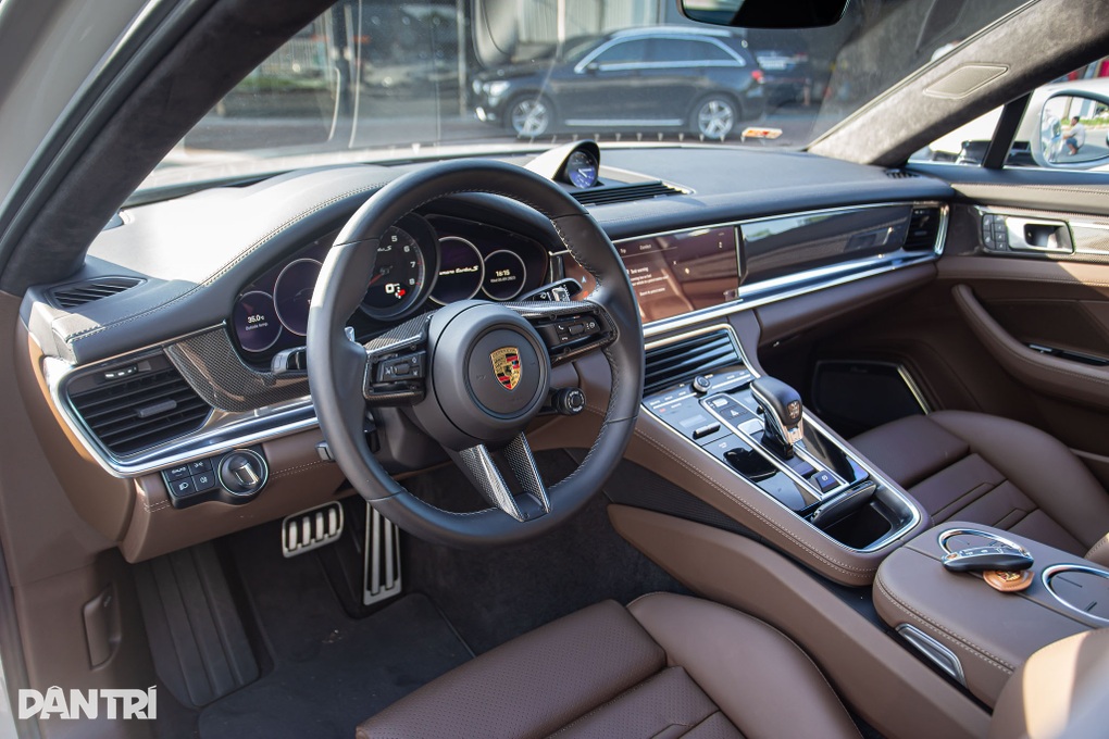Ông Đặng Lê Nguyên Vũ lỗ tiền tỷ khi bán xe Porsche Panamera hàng độc - 9 Ông Đặng Lê Nguyên Vũ lỗ tiền tỷ khi bán xe Porsche Panamera hàng độc - 9