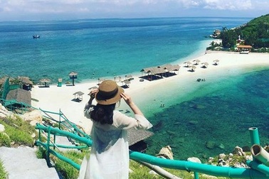 Bãi tắm đôi: Bên nóng, bên lạnh đẹp mê hồn ở Việt Nam