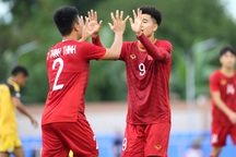 Hà Đức Chinh san bằng kỷ lục tồn tại 20 năm của Lê Huỳnh Đức