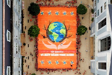 Học sinh FPT Hà Nội vẽ bức tranh khổng lồ lan tỏa thông điệp về môi trường