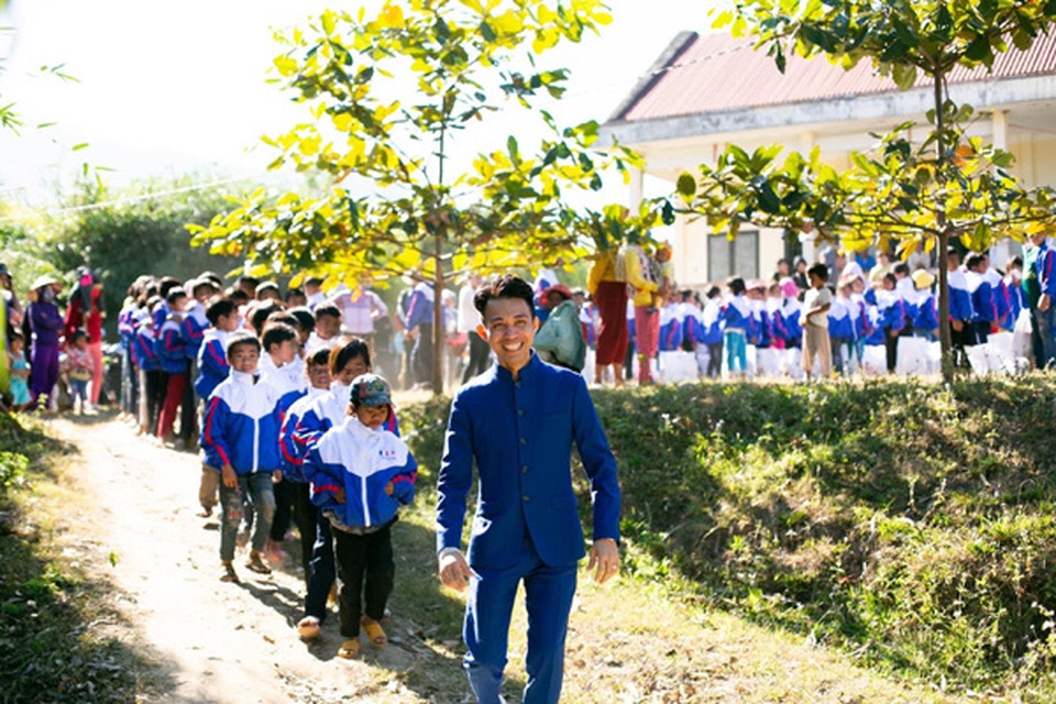 Nhựa Long Thành trao quà Tết cho các hộ nghèo - 3