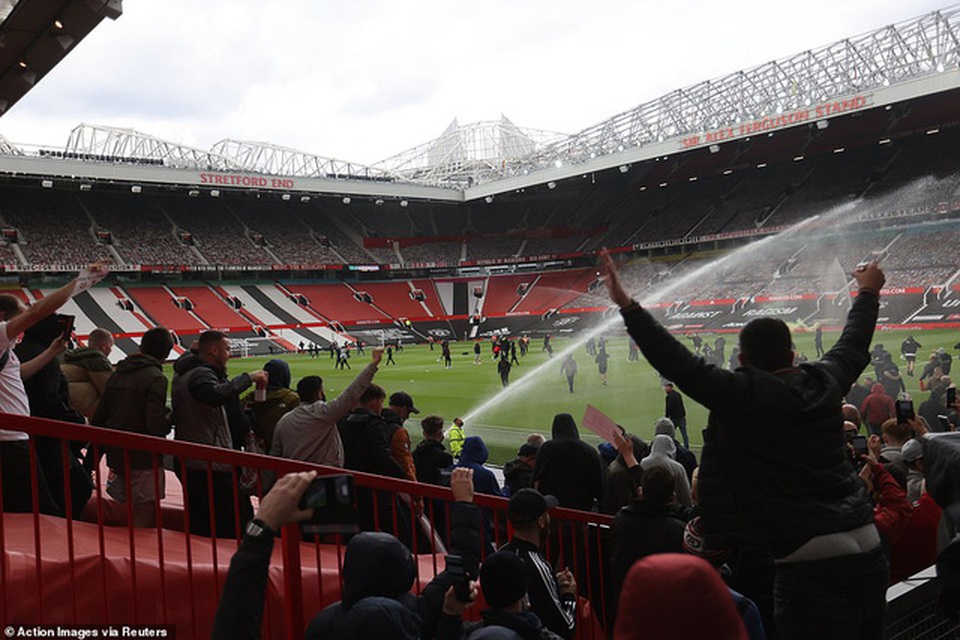 Man Utd mất số tiền cực lớn vì cuộc nổi dậy - 1 Man Utd mất số tiền cực lớn vì cuộc nổi dậy - 1