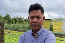 Mời chủ đất đi hát karaoke để lừa tiền