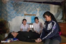 Mẹ góa mắc bệnh máu ác tính: "Bố các cháu không còn, xin rủ lòng thương!"