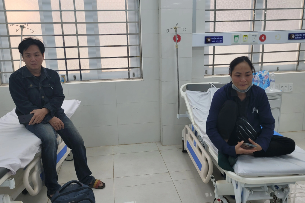 Vợ chồng nghe tin bố hấp hối, vội đón xe khách về quê thì gặp nạn - 1 Vợ chồng nghe tin bố hấp hối, vội đón xe khách về quê thì gặp nạn - 1