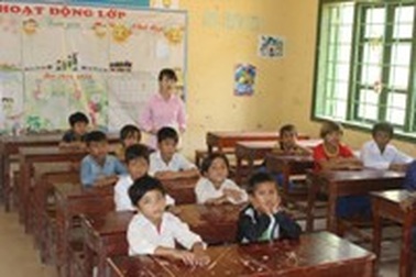Trèo đèo, lội suối vận động học sinh đến lớp