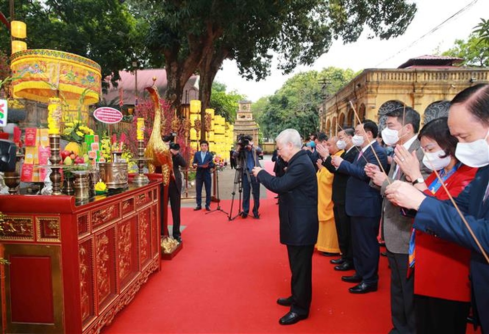 Tổng Bí thư, Chủ tịch nước trồng cây lưu niệm tại Hoàng Thành Thăng Long - 1 Tổng Bí thư, Chủ tịch nước trồng cây lưu niệm tại Hoàng Thành Thăng Long - 1