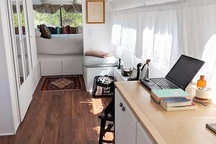 Cô gái chi gần 2 tỷ đồng mua xe cũ, thiết kế thành ngôi nhà di động "vạn người mê"