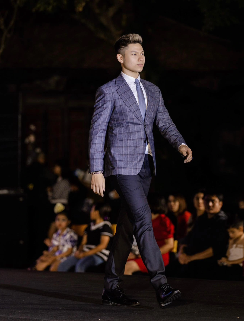 Người mẫu Gia Long tái xuất trên sàn diễn cùng Hoa hậu Ngọc Châu - 2