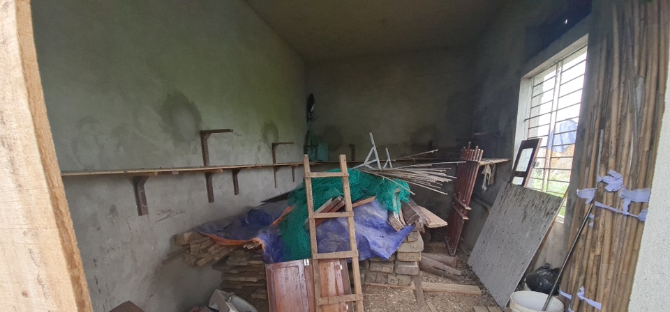 Phía bên trong nhà điều hành là nơi tập đủ loại... Phía bên trong nhà điều hành là nơi tập đủ loại...