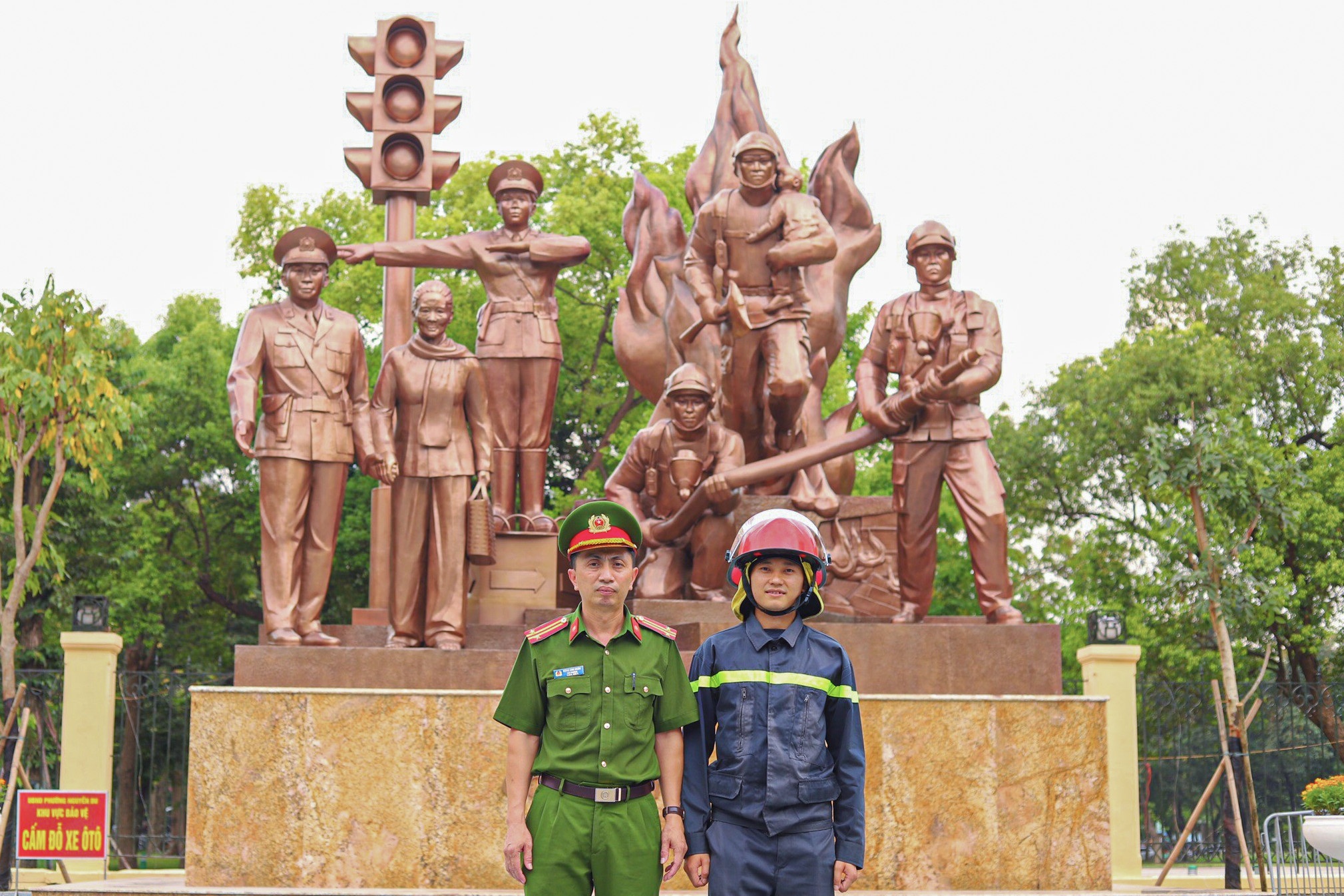 Đồng đội viết tiếp hành trình của 3 người lính hy sinh - 8 Đồng đội viết tiếp hành trình của 3 người lính hy sinh - 8
