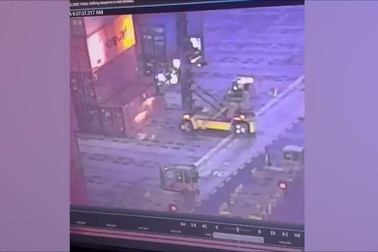 Tài xế xe nâng mắc sai lầm nghiêm trọng gây tai nạn kinh hoàng