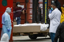 Hơn 1.000 người chết một ngày, Mỹ muốn hợp tác vắc xin Covid với Trung Quốc