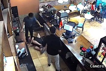 Vụ đánh nhân viên quán cà phê ở Hà Nội: "Tổng tài" lên tiếng