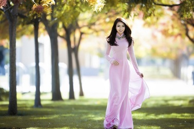 Hoa hậu Jennifer Chung thướt tha áo dài ngày đông