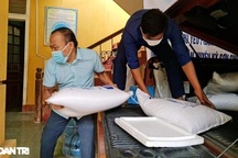 Bạn đọc "bê gạo" vào khu cách li giúp lao động nghèo về quê tránh dịch