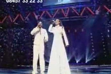 Katie Price khoe giọng hát