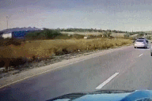 Sốc với hình ảnh tài xế bị văng khỏi xe sau tai nạn vì không cài dây an toàn