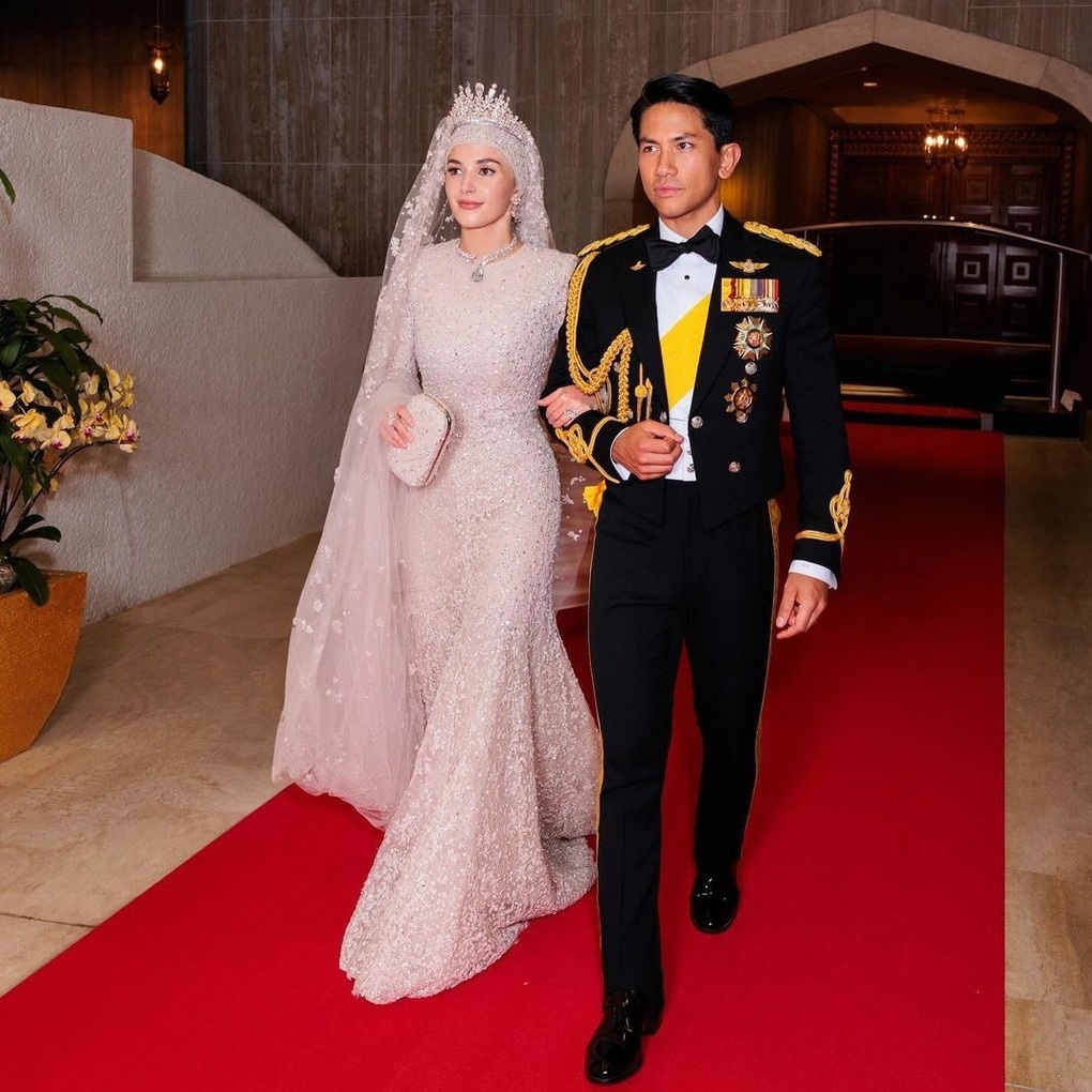 Hai tiểu thư chinh phục trái tim của những hoàng tử châu Á gây sốt là ai? - 1