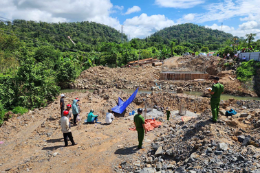 Nam thanh niên tử vong bất thường dưới trụ cầu đang thi công